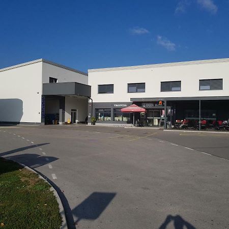 Apartmaji Jankovic Logatec Exterior photo