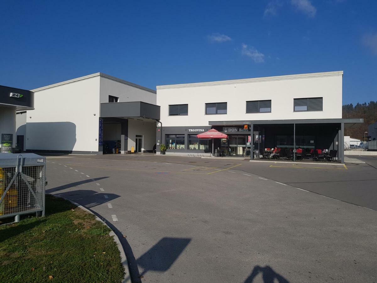 Apartmaji Jankovic Logatec Exterior photo